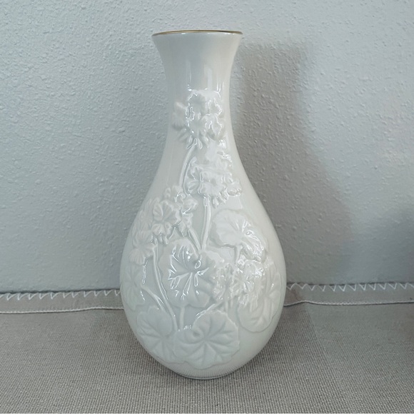 Lenox Countess Collection floral vase with gold trim 8” tall - Picture 7 of 9